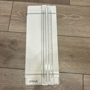 Cricut portable trimmer
